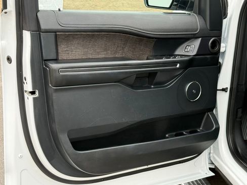 Used 2021 Ford Expedition Limited image 16