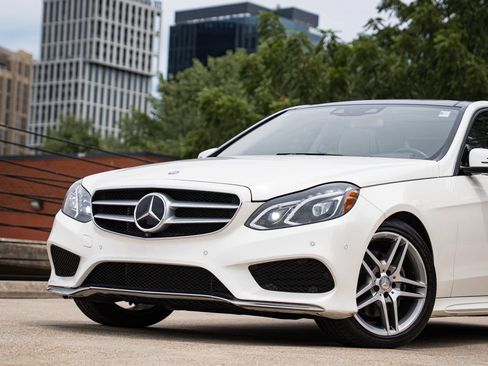 Used 2015 Mercedes-Benz E 350 4MATIC Sedan image 2