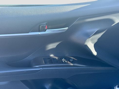 Used 2023 Toyota Camry SE image 14