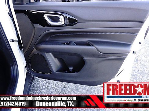 New 2026 Jeep Compass Latitude image 42