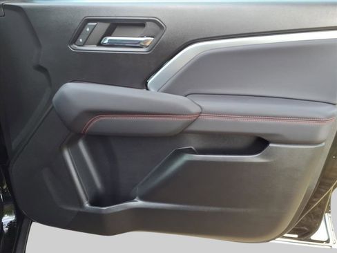 Used 2024 Chevrolet Colorado Z71 w/ Z71 Convenience Package 2 image 18