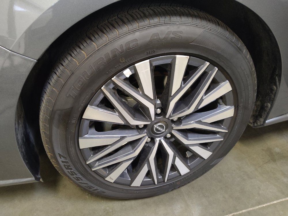 Used 2025 Nissan Altima 2.5 SV FWD image 31