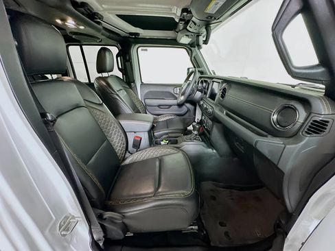 Used 2023 Jeep Wrangler Unlimited Sahara AWD/4WD image 31