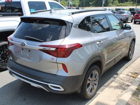 Used 2021 Kia Seltos S FWD image 6
