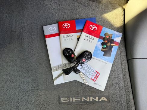 Used 2013 Toyota Sienna LE FWD image 30