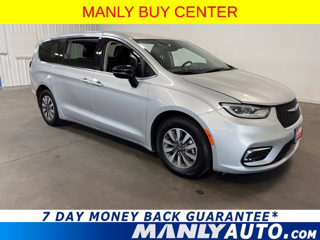 Used 2024 Chrysler Pacifica Limited FWD image 1