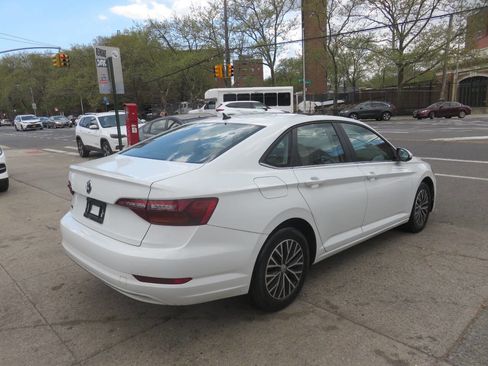 Used 2019 Volkswagen Jetta SE image 4