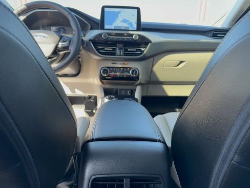 Certified 2022 Ford Escape SEL image 32