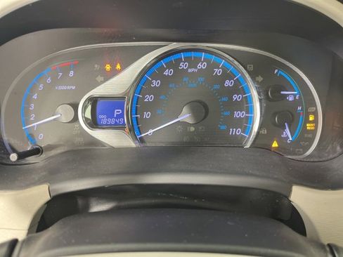 Used 2012 Toyota Sienna XLE image 28