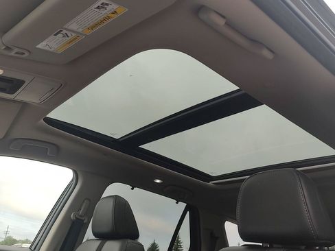 Used 2024 Honda Pilot Touring image 5