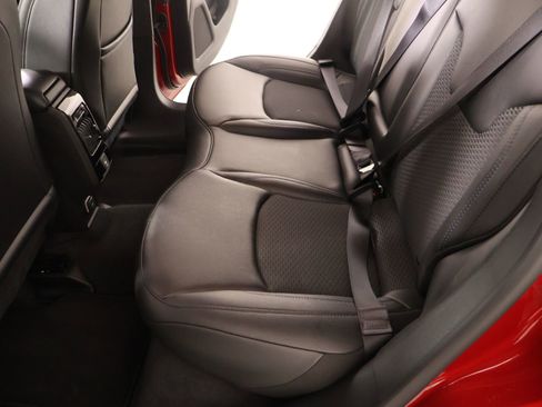 Used 2025 Jeep Compass Latitude image 12