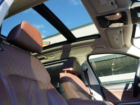 Used 2025 BMW X7 xDrive40i w/ Executive Package image 74