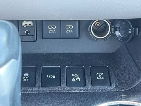 Used 2017 Toyota Highlander XLE w/ Carpet Mat Package AWD/4WD image 23