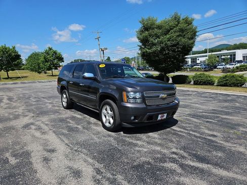 Used 2010 Chevrolet Suburban LTZ AWD/4WD image 8