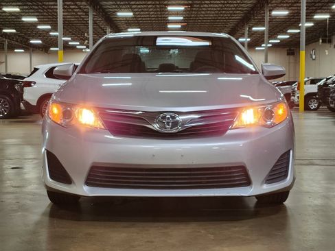 Used 2013 Toyota Camry LE FWD image 3