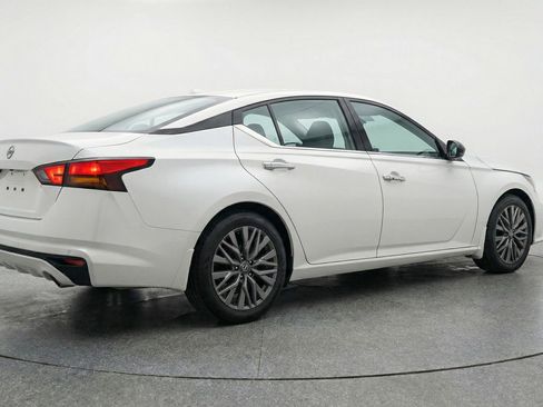 Used 2025 Nissan Altima 2.5 SV image 9