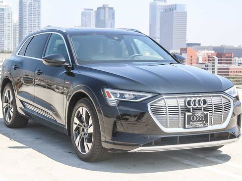 Used 2022 Audi e-tron Premium image 3