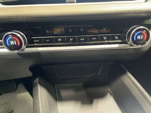 Used 2025 Chevrolet Equinox LT w/ Convenience Package II image 19