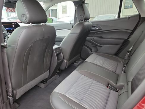 Used 2025 Chevrolet Trax LT FWD image 16