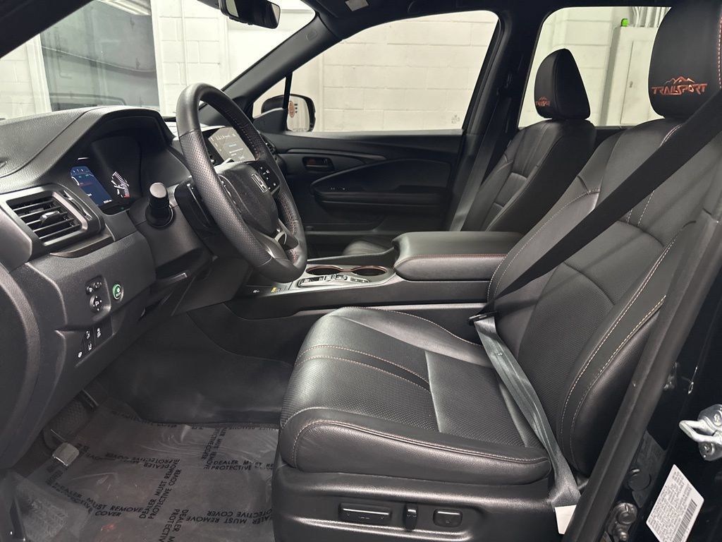 Used 2025 Honda Passport TrailSport image 19