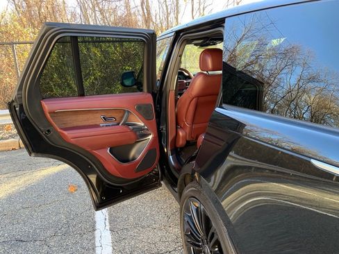 Certified 2024 Land Rover Range Rover SE image 12