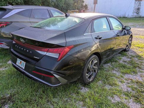 Used 2024 Hyundai Elantra Limited FWD image 4