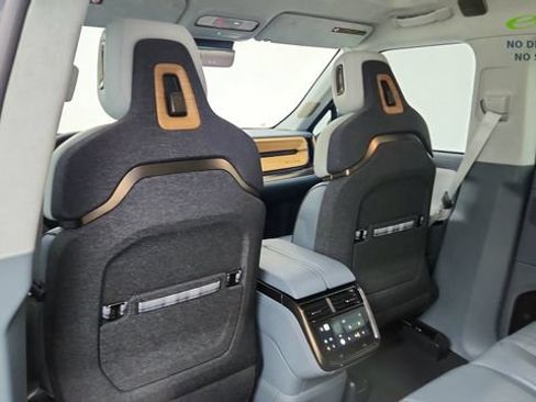 Used 2025 Rivian R1T Premium AWD/4WD image 31