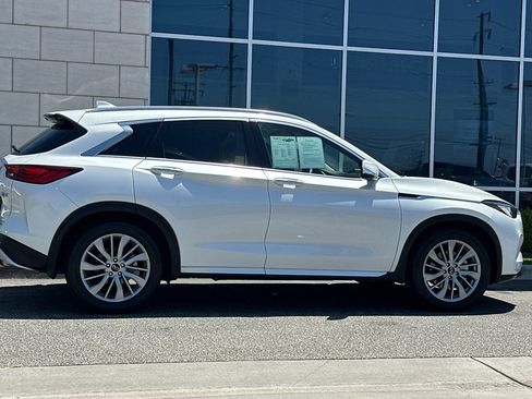 Used 2023 INFINITI QX50 Luxe FWD image 3