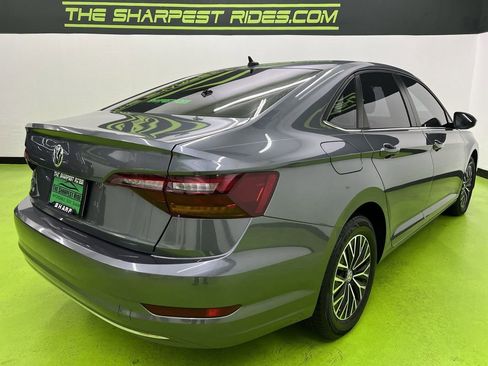 Used 2019 Volkswagen Jetta SE w/ Cold Weather Package image 10