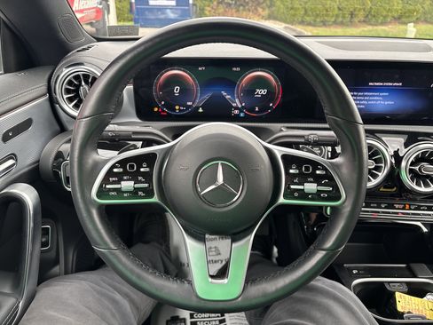 Used 2022 Mercedes-Benz CLA 250 4MATIC image 18