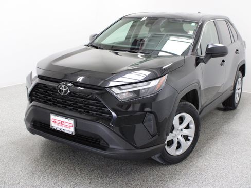 Used 2025 Toyota RAV4 LE AWD/4WD image 2