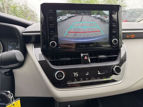 Used 2022 Toyota Corolla LE image 5