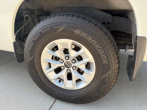 Used 2024 Nissan Frontier SV RWD image 23