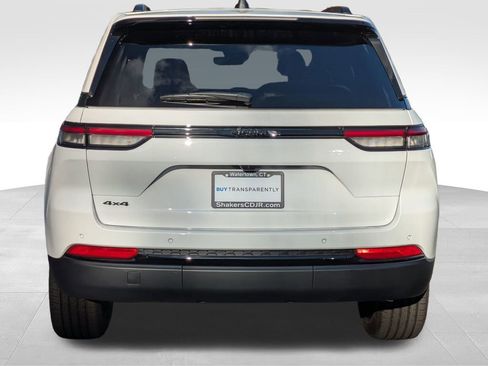 New 2025 Jeep Grand Cherokee Altitude image 4