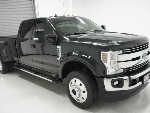 Used 2019 Ford F450 Lariat w/ Lariat Value Package AWD/4WD image 3