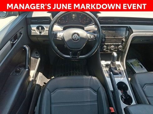 Used 2020 Volkswagen Passat 2.0T SE FWD image 12