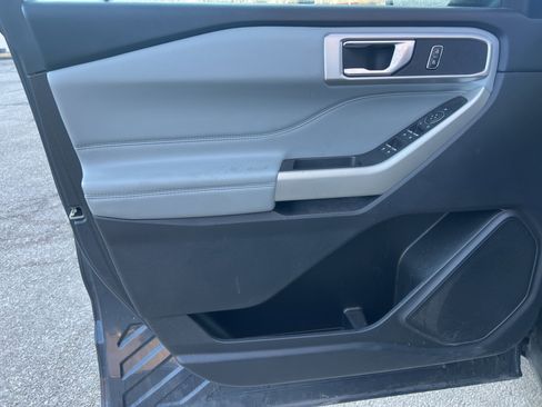 Used 2022 Ford Explorer XLT w/ Equipment Group 202A image 10