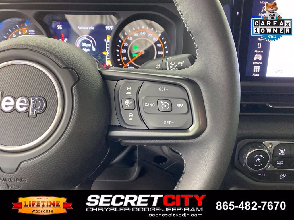 Used 2025 Jeep Gladiator Sport AWD/4WD image 15
