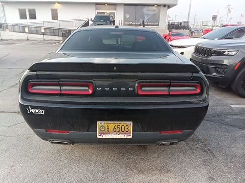 Used 2019 Dodge Challenger SXT image 5