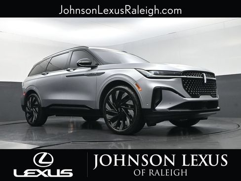 Used 2024 Lincoln Nautilus Reserve w/ Equipment Group 202A AWD/4WD image 10