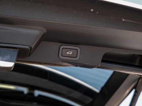 Used 2019 Land Rover Range Rover Sport HSE image 38