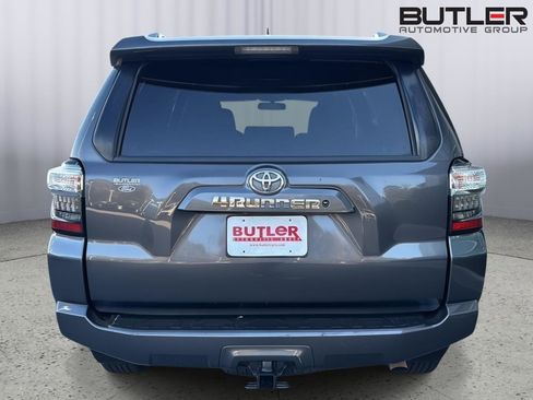 Used 2016 Toyota 4Runner SR5 image 4