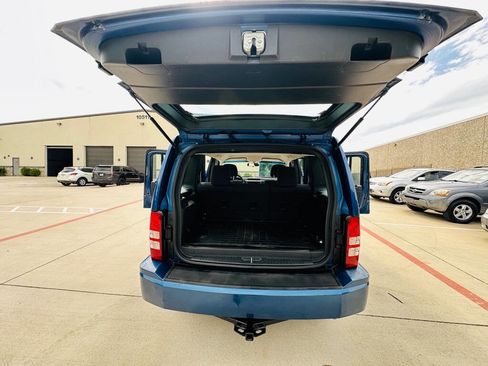 Used 2010 Jeep Liberty Sport image 17