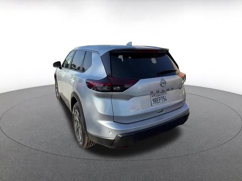 Used 2025 Nissan Rogue SV FWD image 11