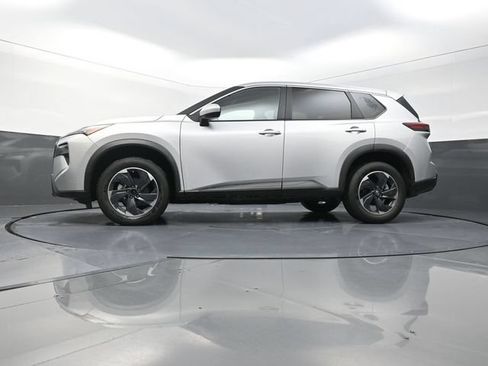 Used 2025 Nissan Rogue SV FWD image 34