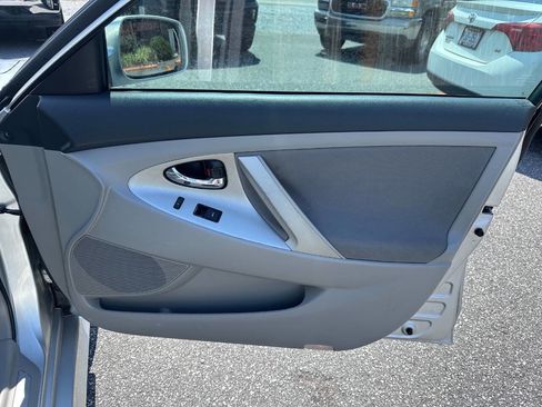 Used 2011 Toyota Camry SE image 14