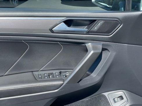 Used 2022 Volkswagen Tiguan SE R-Line image 12