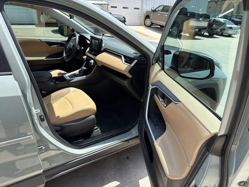 Used 2022 Toyota RAV4 XLE Premium FWD image 25