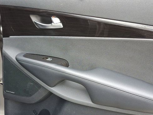 Used 2019 Kia Sorento EX w/ EX Touring Package image 14