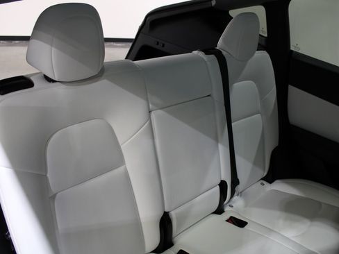 Used 2021 Tesla Model Y Long Range image 31